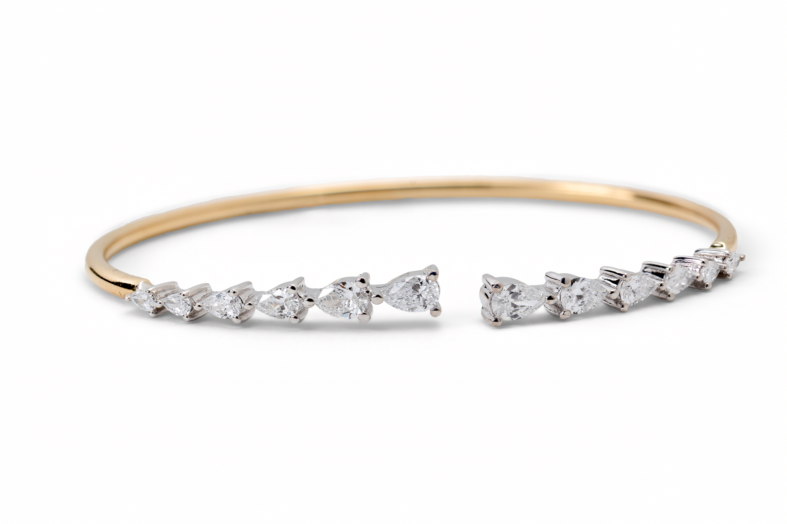 Pearl Shaped Diamond Bracelet In 18K Yellow Gold