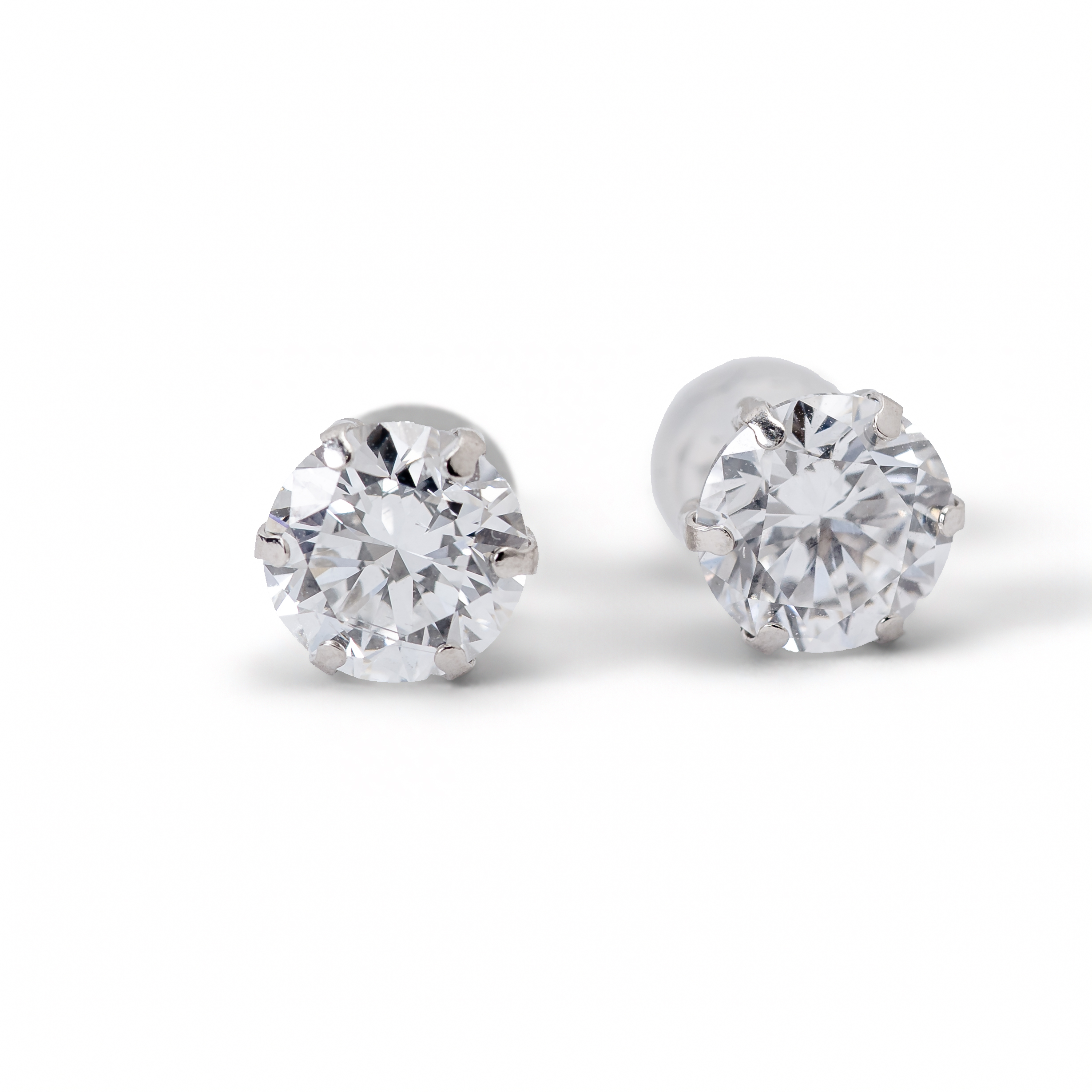18K White Gold Round Brilliant Diamond Stud Earrings